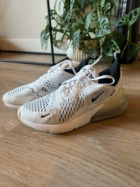 Nike Air Max 270 Women’s Sneakers - White/Black